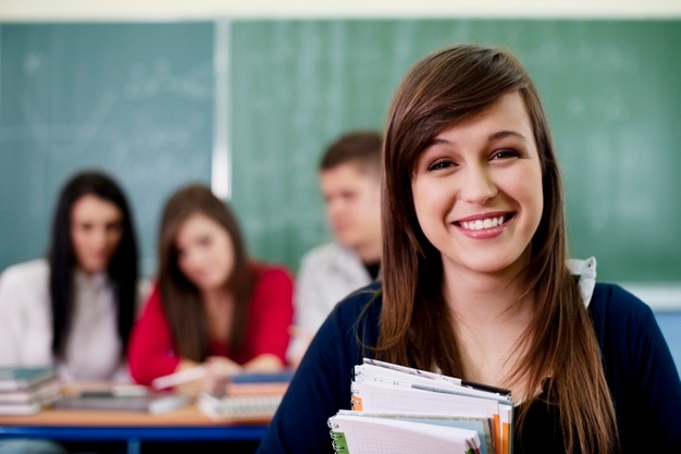 Português 8º Ano Fundamental - Verbos: transitivos (direto e indireto), intransitivos e verbos de ligação, complementos verbais: objetos direto e indireto.