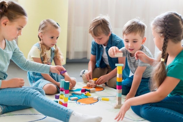 Educação Infantil: Noções básicas de grandezas e medidas.